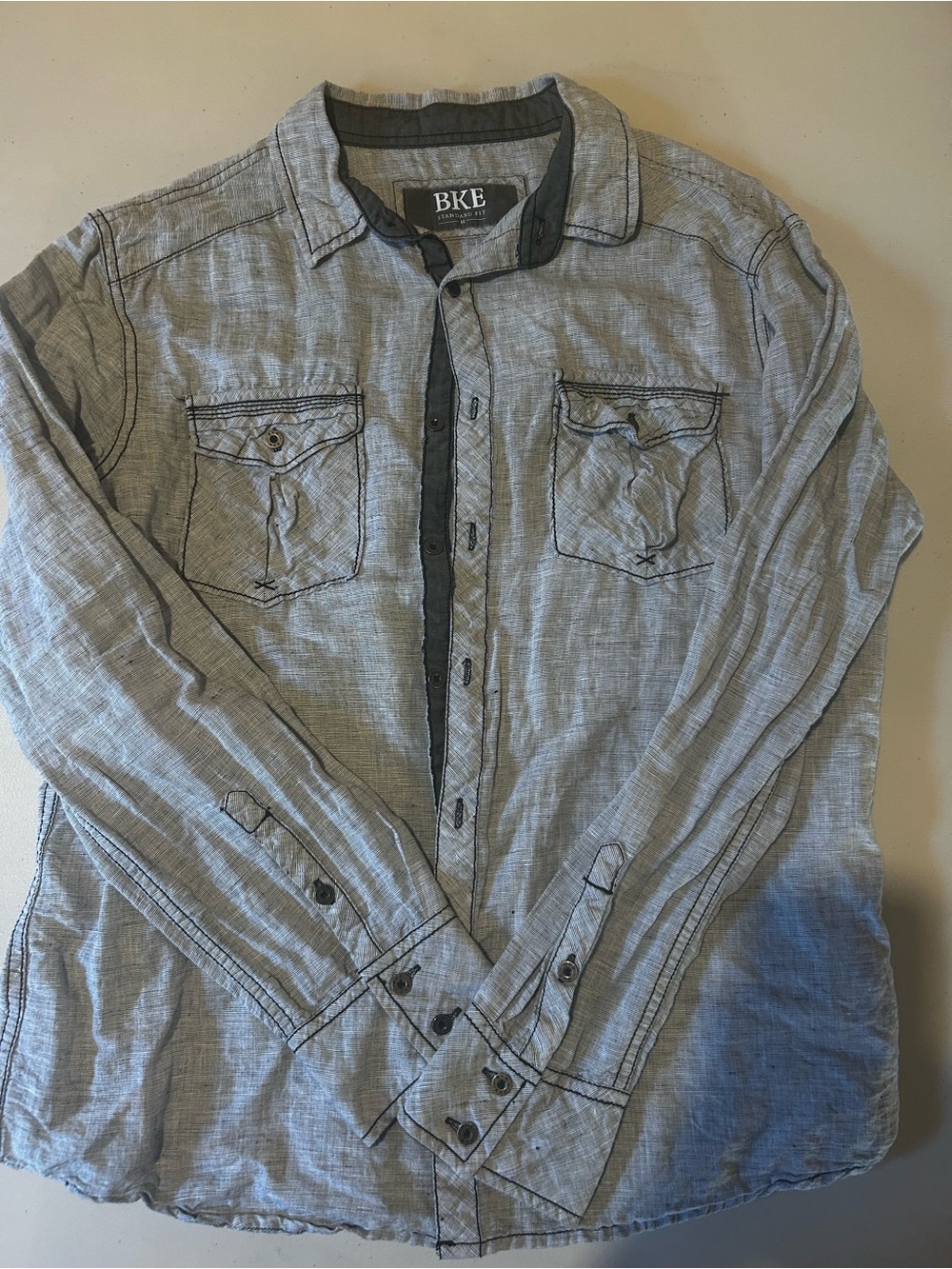 BKE Men’s Light Gray Button-Down Shirt with Dark Trim